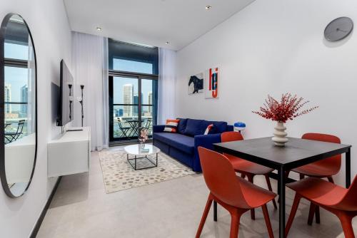 Waves - Premium 1BR Apartment Overlooking Burj Khalifa, Дубай