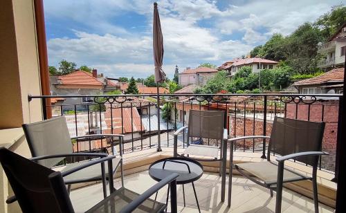 One-Bedroom Apartment with Balcony image 6