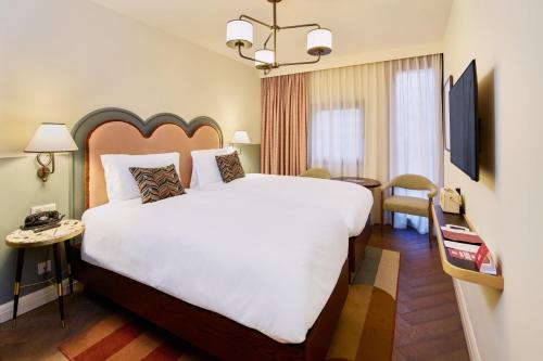 room detail thumbnail 1