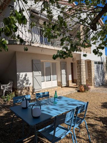 Rez de villa, jardin, parking à 10 minutes de la plage - Location saisonnière - Bandol