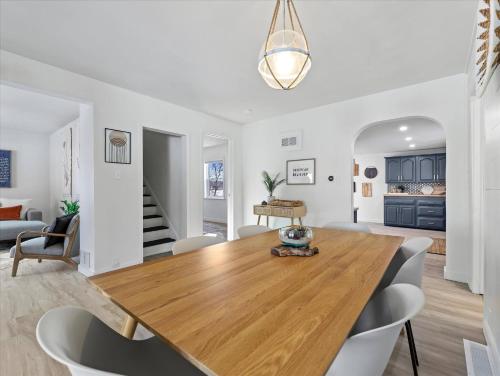 Iekārtas, Well Appointed Home | Large Patio + Steps to Lake in Village of Pewaukee (WI)