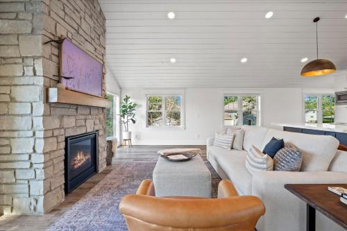 Iekārtas, Designer Home w/ Lake Views+Walk to Downtown&Beach in Village of Pewaukee (WI)