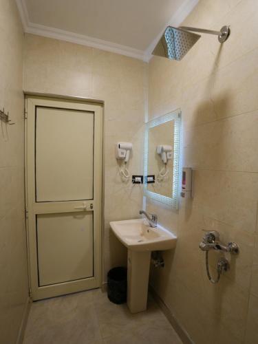 Deluxe Single Room image 5