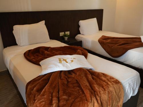 Double or Twin Room with Shared Bathroom image 6