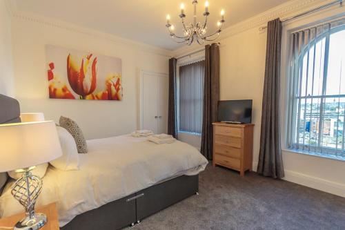 Luxury 1 bedroom top floor apartment 2