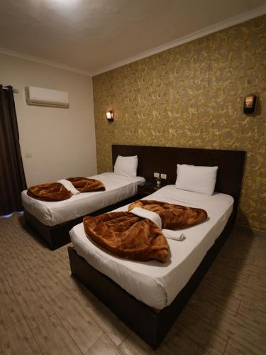 Double or Twin Room with Shared Bathroom image 3