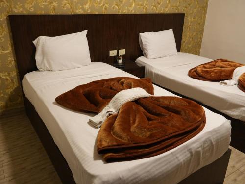 Double or Twin Room with Shared Bathroom image 2