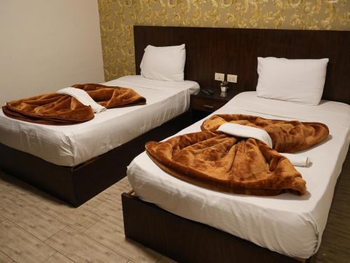 Double or Twin Room with Shared Bathroom image 1
