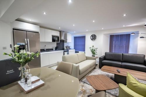 2 Bed - The Sandringham Suite by Smart Welcomes gîte à louer Best Western Duke Of Cornwall