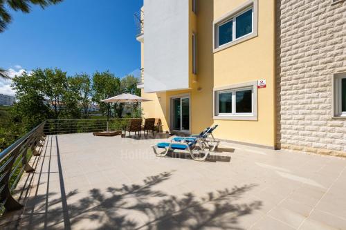 Blue Beach by ACasaDasCasas in ฟอนเต บัว ดา บรินโกซา