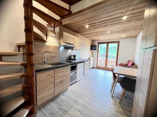 Apartment with Mountain View