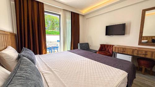 Suite with Garden View