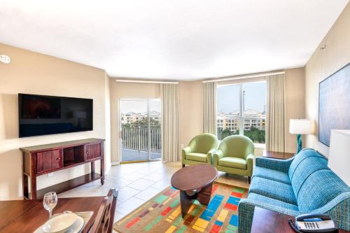 Deluxe King One Bedroom Suite, Pool View