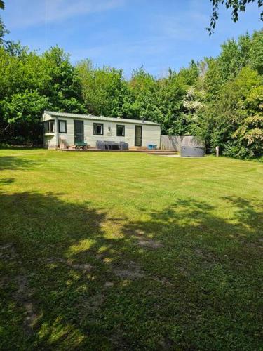 Silver Birch Nabb Lane Hot tub near Alton Towers