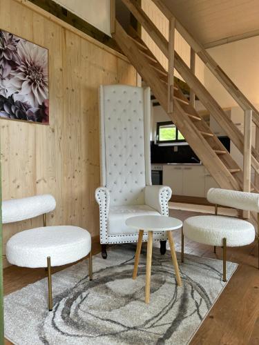 2 bedrooms, 5 beds