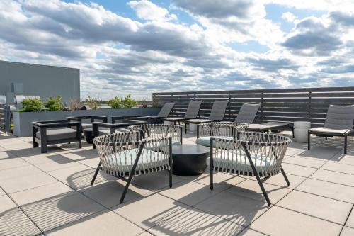 1BR City Loft With Modern Glass Views in Logan Square