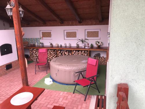 Bakonyi Mamutfenyő Vendégház (Bakonyi Mamutfenyo Vendeghaz) in Tés