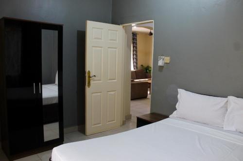 Harmony house apartments in 西部