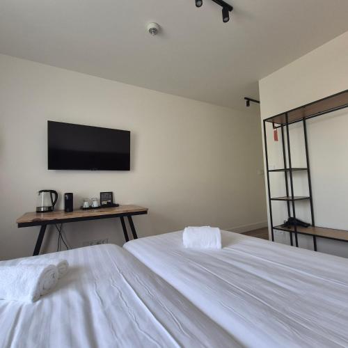 Hotel Den Burg Room Type - Standard Twin Room with Shared Bathroom