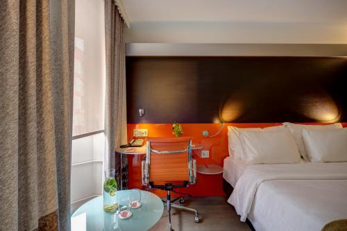 Standard Double Room image 4