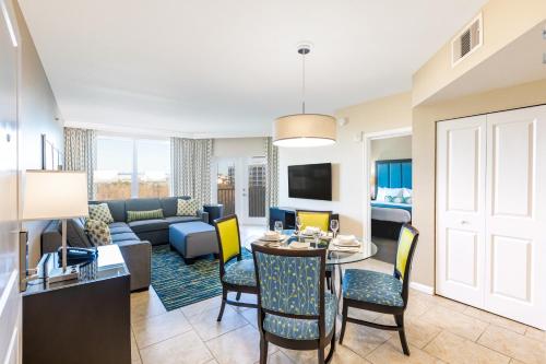 King Suite with Pool View