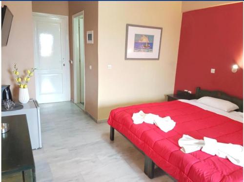 1 queen bed, 2 twin beds, 1 sofa bed