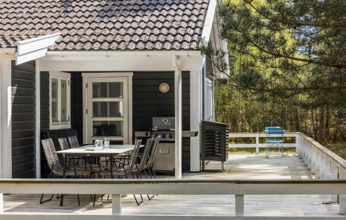 Zunanjost, Awesome Home In Nexø With Sauna in Snogebaek