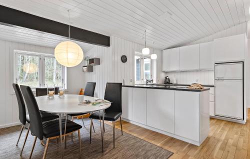kuhinja, Awesome Home In Nexø With Sauna in Snogebaek