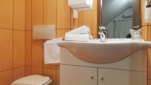 Quadruple Room image 5