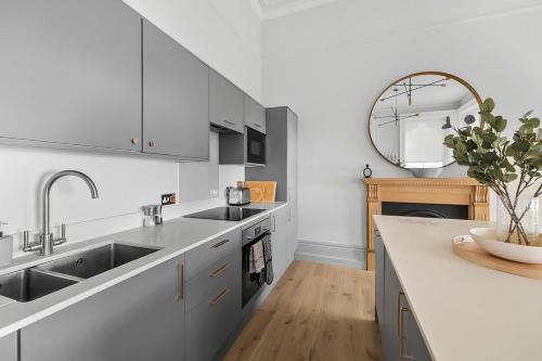 1 Bed - Napier by Pureserviced, Plymouth (photo 4)
