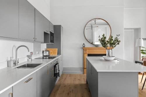1 Bed - Napier by Pureserviced, Plymouth (photo 3)