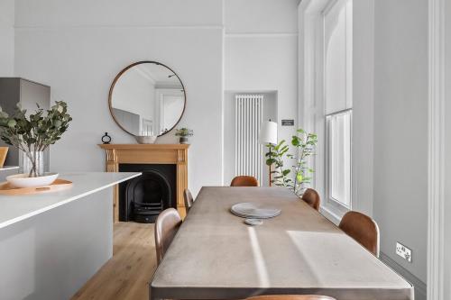 1 Bed - Napier by Pureserviced, Plymouth (photo 7)