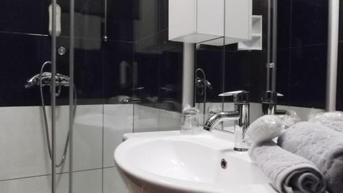 Quadruple Room image 2