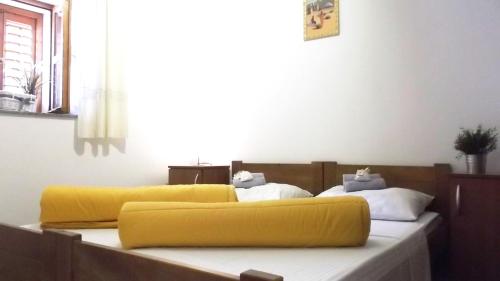 Twin Room image 5