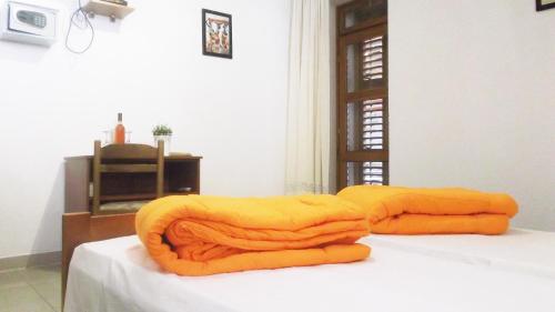 Twin Room image 2