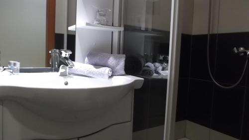 Single Room image 4