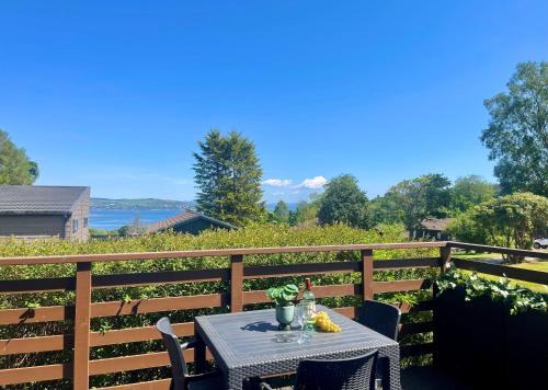 Loch View Lodge in Sandbank