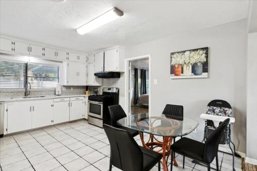 Charming 3 bedroom 2 bath home in Nederland in Nederland (Texas)