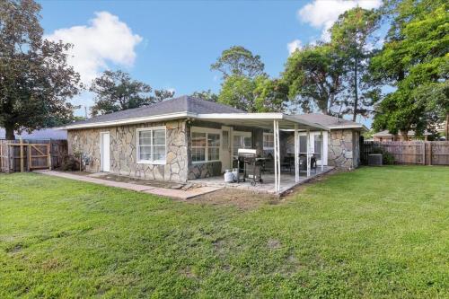 Charming 3 bedroom 2 bath home in Nederland in Nederland (Texas)
