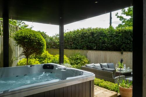 Garden, Verdant Rise - Contemporary Country Retreat in Hurstpierpoint and Sayers Common