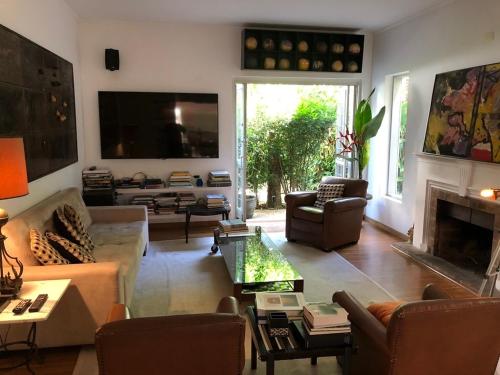 Suites com Sala e Cozinha- Jd Europa, Sao Paulo