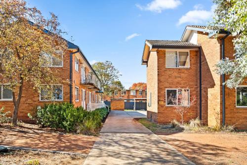 Utvendig, Stylish and Peaceful Retreat Near Dickson - Hosted by Canstay in Watson