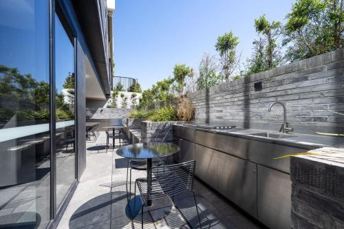 Burwood Boulevard Beauty in 森林山