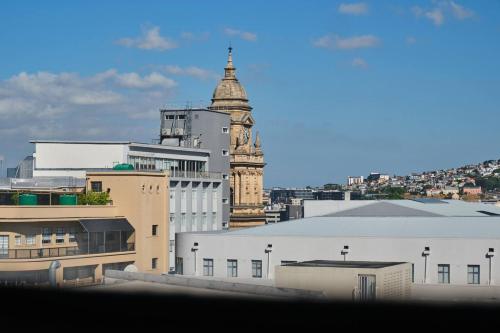 Luxury modern apartment Rooftop Pool and Gym - image 3