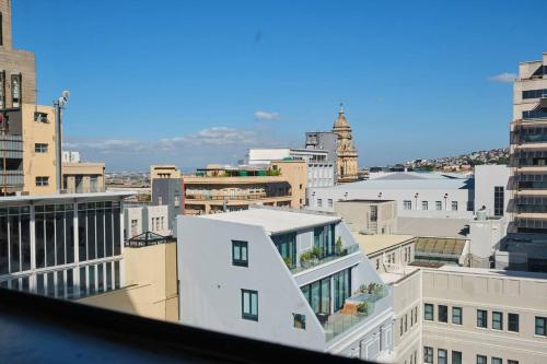 Luxury modern apartment Rooftop Pool and Gym - image 12