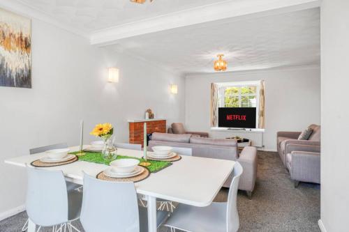 Dragonfly Nook perfect for families and business travelers in Isebrook