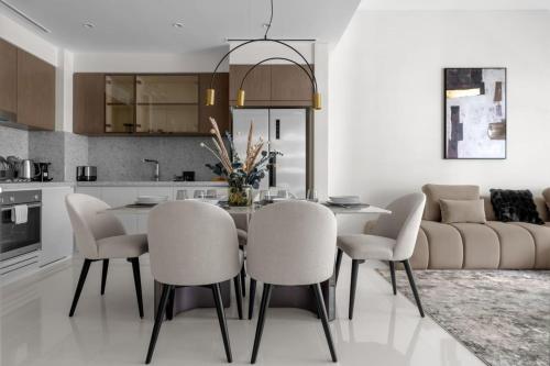 Palm-View 2BR Elie Saab Luxury, Dubai
