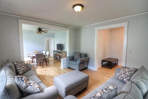 . Cozy two bedroom home close to everything