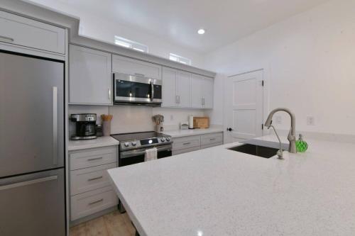 Elegant Casita half Mile to UA near ศูนย์วิทยาศาสตร์และท้องฟ้าจำลองแฟรนดราว