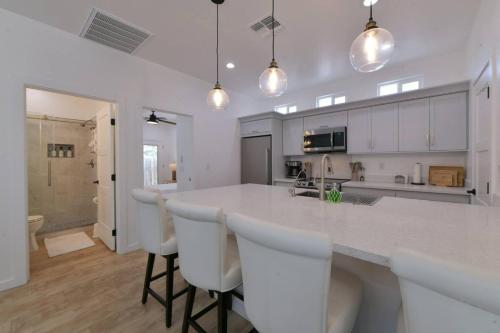 Elegant Casita half Mile to UA near ศูนย์วิทยาศาสตร์และท้องฟ้าจำลองแฟรนดราว